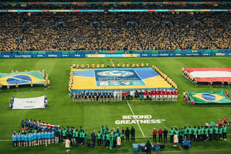 A Copa do Mundo é feriado? 3 A Copa do Mundo é feriado no Brasil durante dia de jogo com estádio cheio e seleções em campo