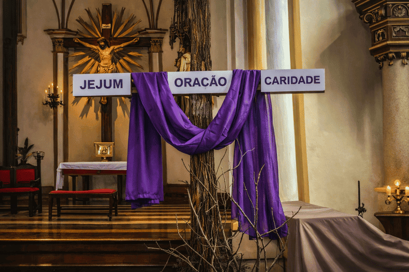 O que é a Quaresma e qual seu significado 3 Cenário de igreja mostrando o que é a Quaresma e qual seu significado espiritual