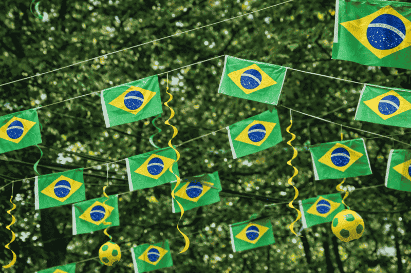 O que significa ser pentacampeão no futebol 3 bandeiras do brasil em decoração de festa representando o que significa ser pentacampeão