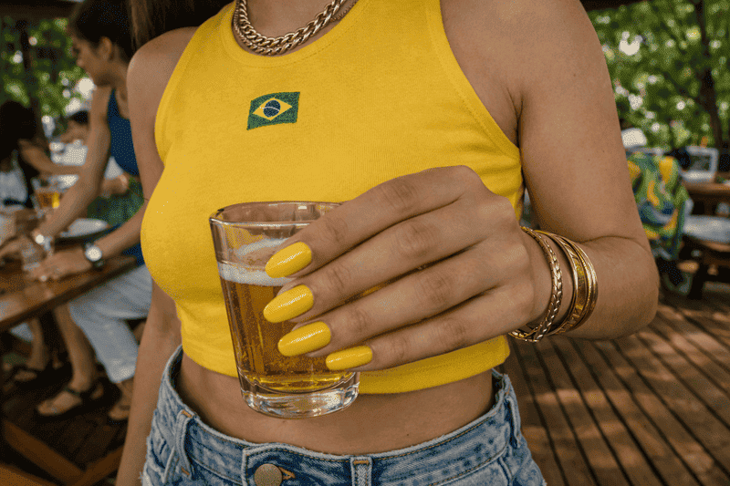 O que significa ser pentacampeão no futebol 2 torcida com cores do brasil mostrando o que significa ser pentacampeão