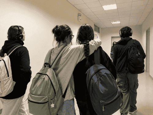 como fazer amigos na escola sendo tímida 3 Como fazer amigos na escola sendo tímida participando de atividades escolares